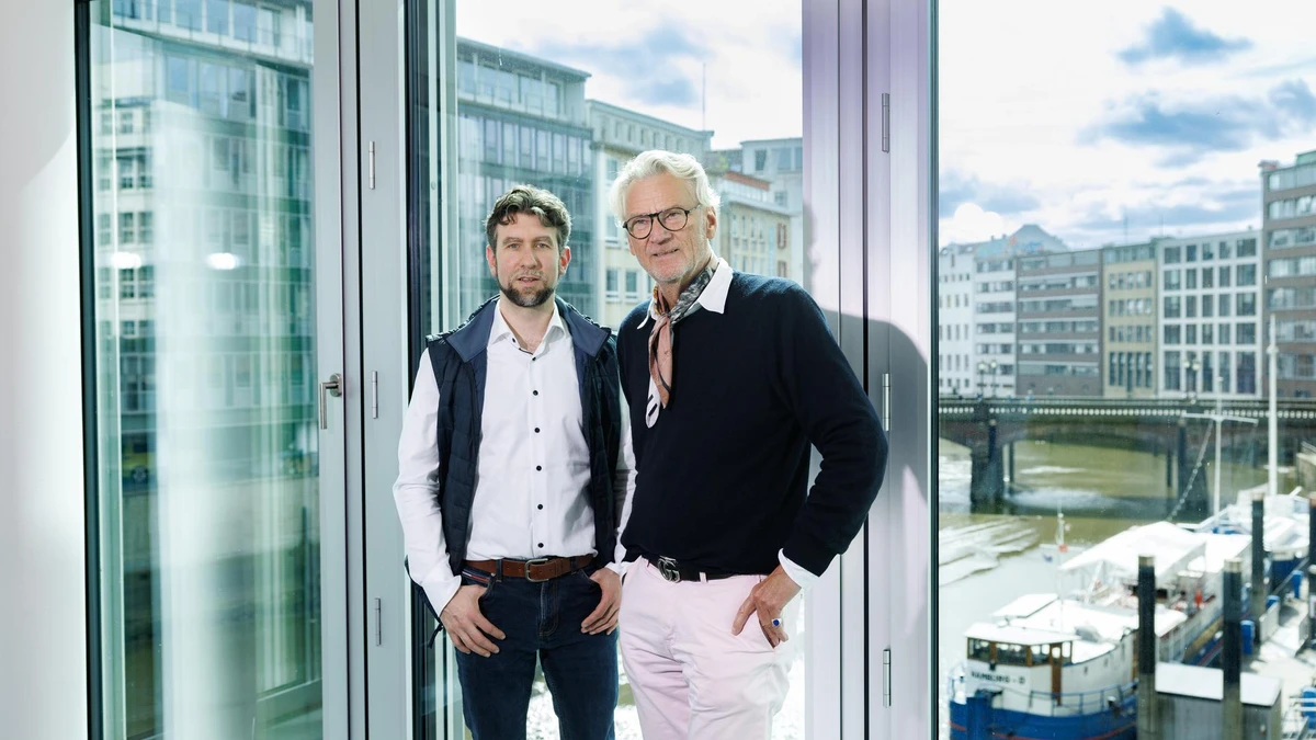 Kent Bridgewater und Podcast-Host Andreas Wrede im Hamburger Abendblatt Podcast "Wenn Eltern Feinde werden"